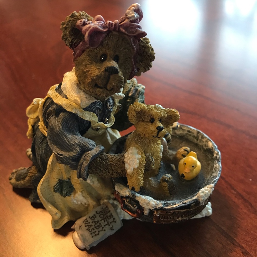 Boyd’s Bear figurine
